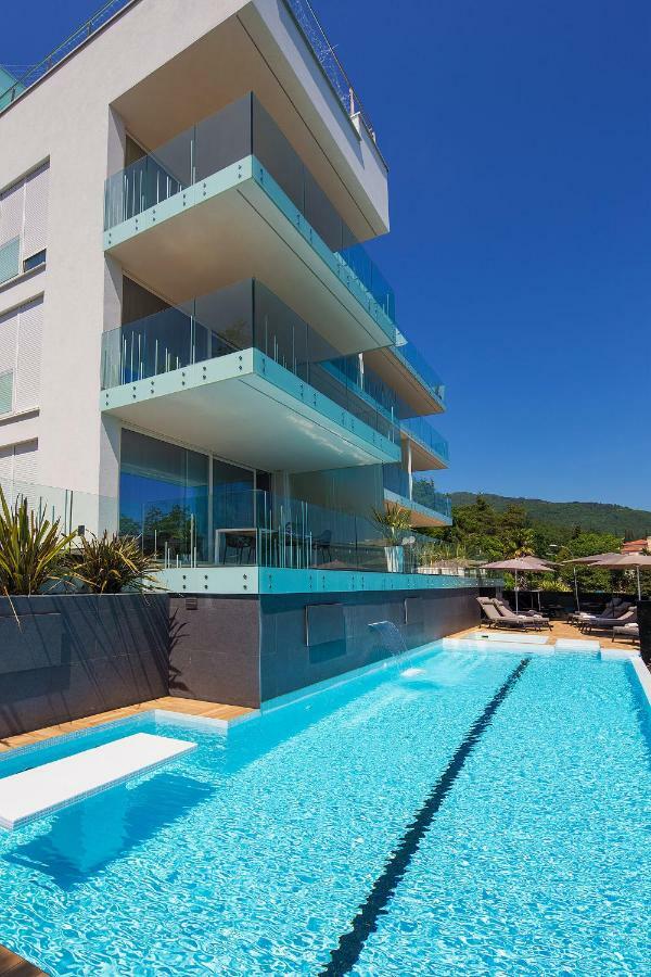 Apartment Deluxe *